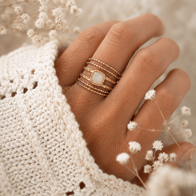 Bague Ischia – Ivoire – Vue portée
